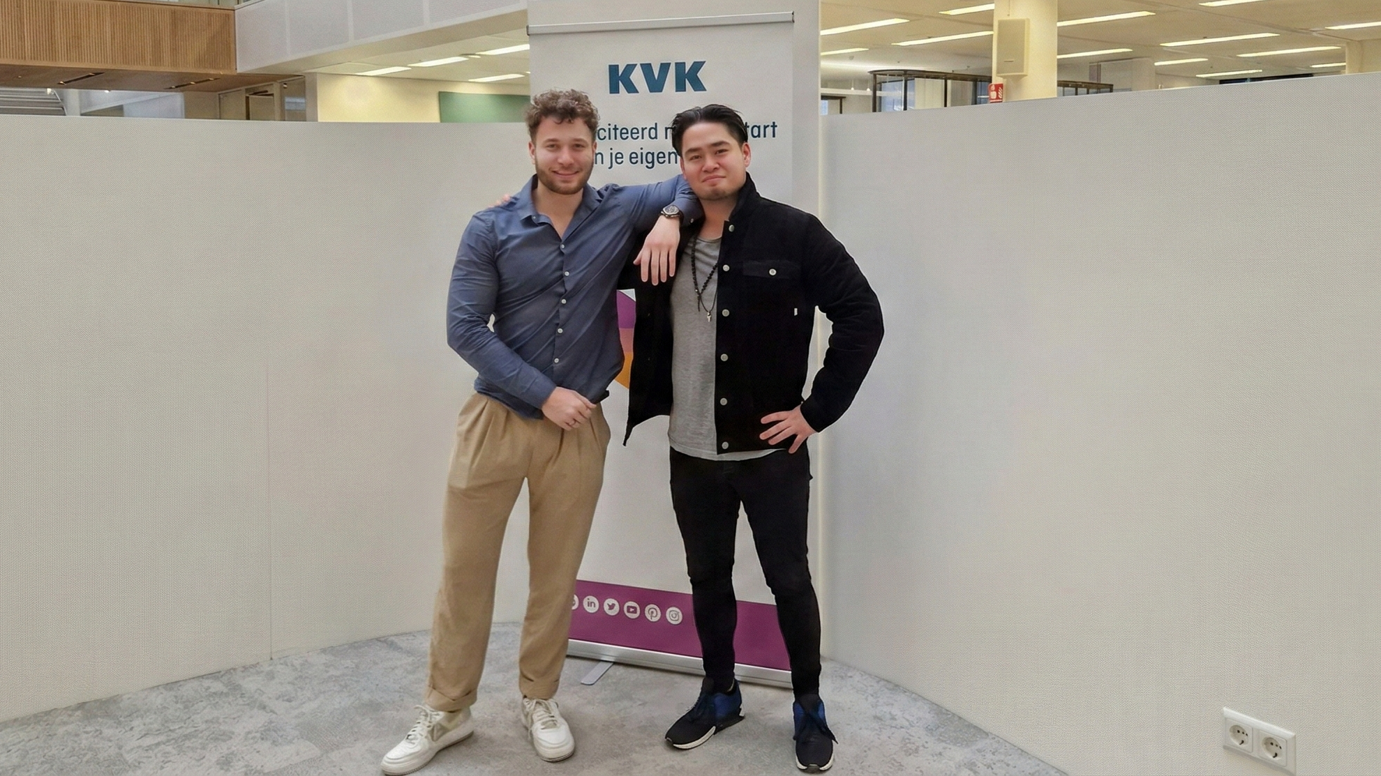 Sean Bakker en Ris van Sprundel bij de Kamer van Koophandel — oprichting AdAdvice 2023